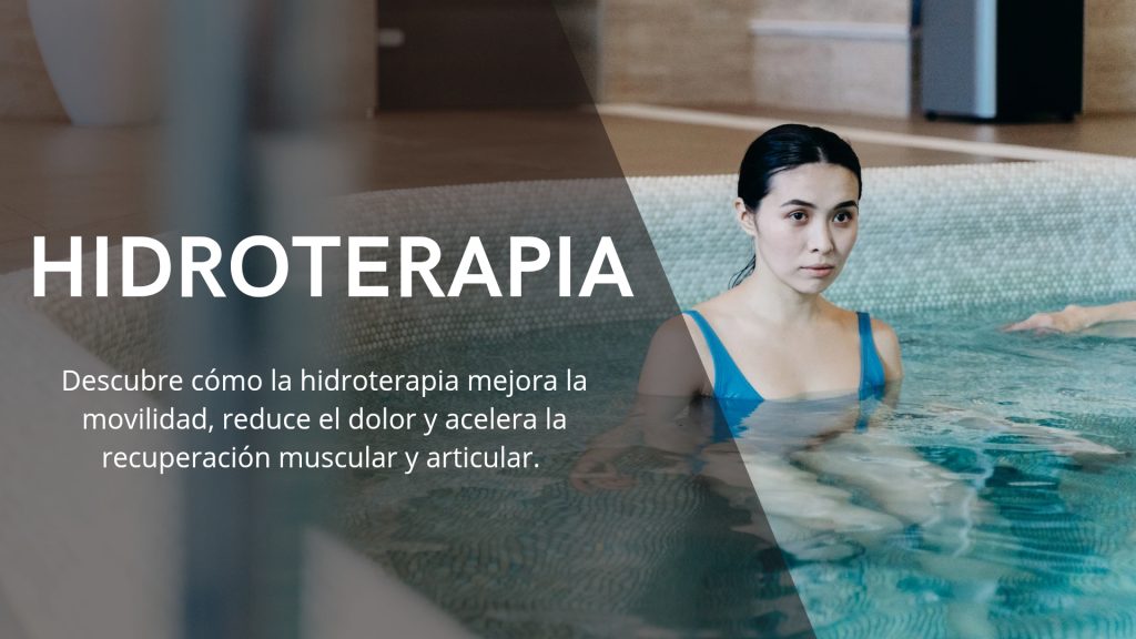 Joven en una sesión de hidroterapia realizando ejercicios de rehabilitación física en una piscina, enfocada en mejorar su movilidad y recuperación