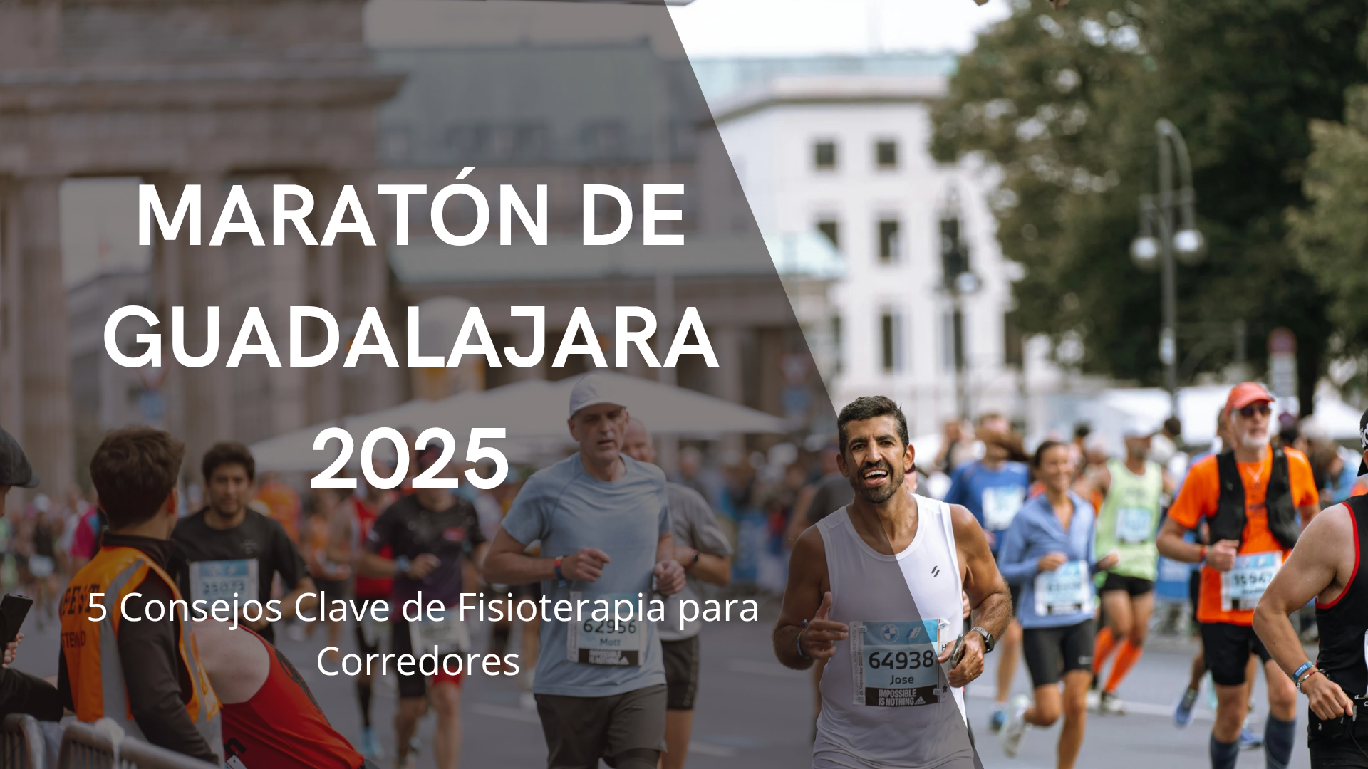 Corredores en el Maratón de Guadalajara 2025 aplicando consejos de fisioterapia para prevenir lesiones y mejorar su rendimiento.
